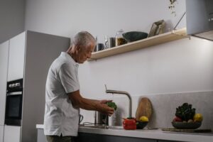 Diabetes im Alter: Wenn der Insulinbedarf sinkt und Unterzuckerungen drohen