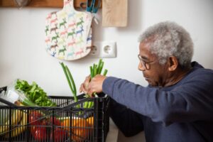 Kalzium & Knochen ab 60: Stark und mobil durch gezielte Ernährung
