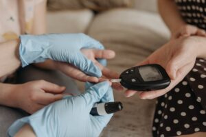 Diabetische Neuropathie ab 60: Symptome, Risiken & Behandlung